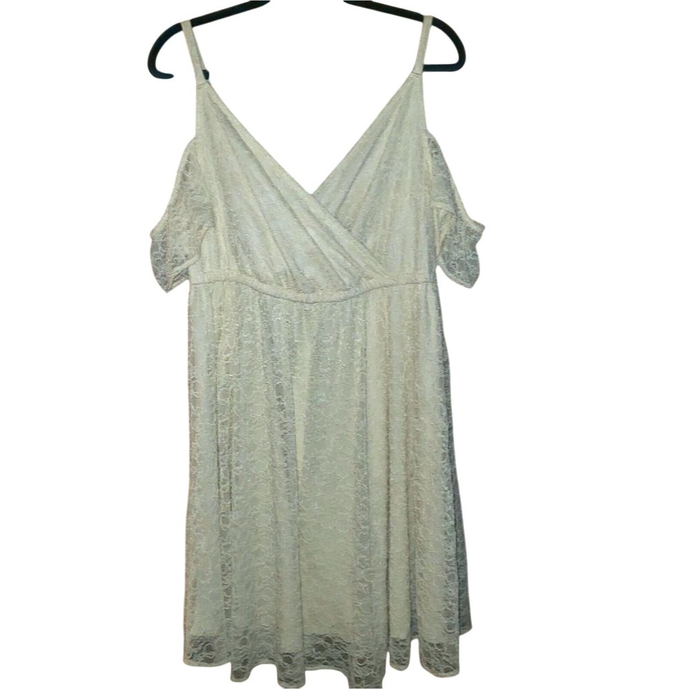 Torrid Plus 1‎ 1X NWT Cream Lace Knee Dress Cold Off Shoulder NEW